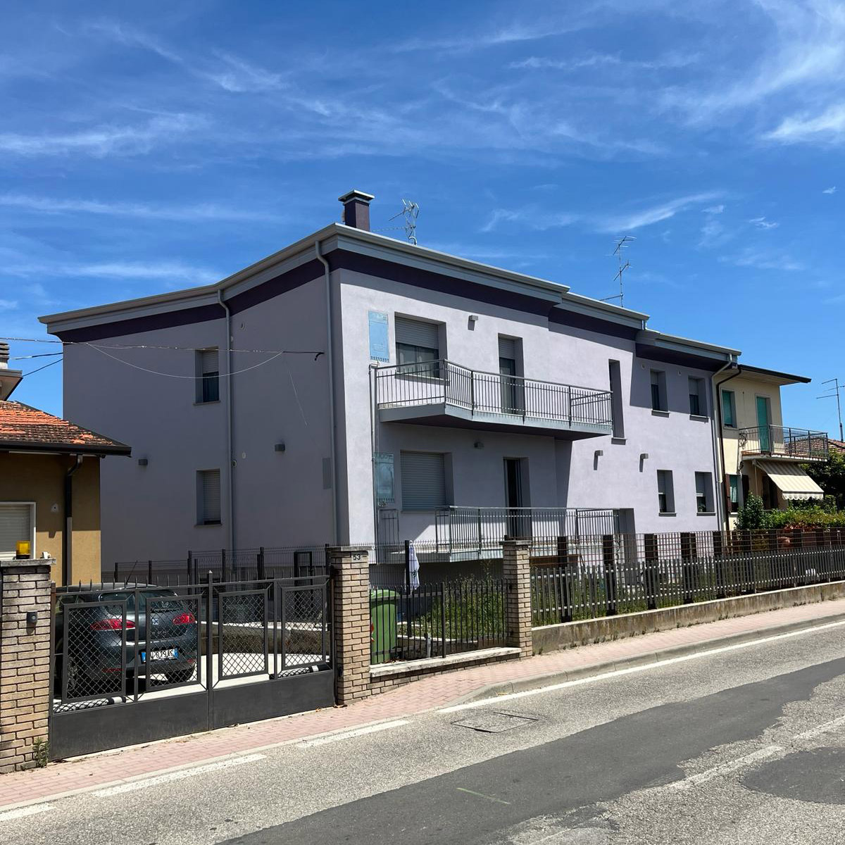 Ristrutturazione edilizia e rifacimento copertura – edificio residenziale